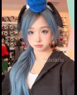 抖音福利姬露脸屁小六最新首发1V177M，车衣棒棒糖下水道作品，万众期待！