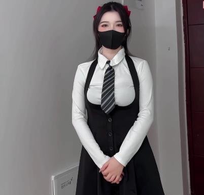 电竞陪玩狐不妖最新合集1V799M，热爱电竞自拍，时长29分钟