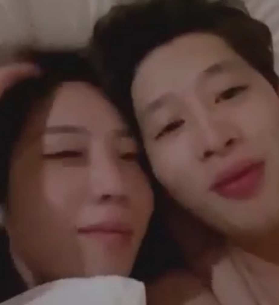 秘抖音越轨大瓜温州花韵老板娘最新合集5V40.7MB,舌吻互动引轰动