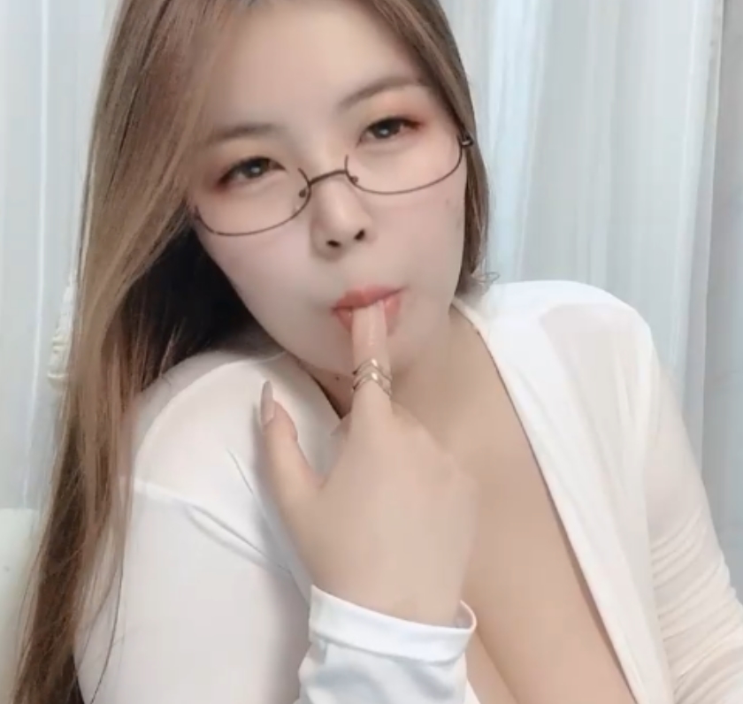 自行打包stripchat超清国人主播yana_cc最新合集7V27.5G，周末更新解压