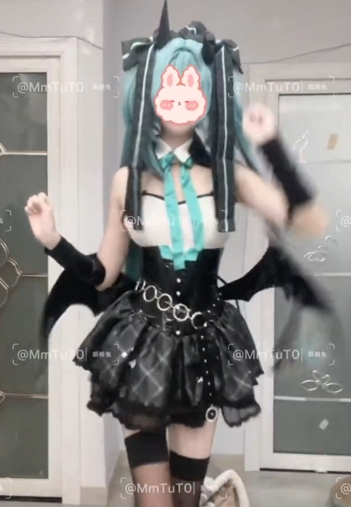 转载推特王者cos水印合集23V144M，包含小视频与图集，购买需谨慎