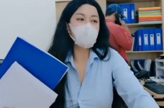 转载SP站办公室放飞自我Stormy_office最新合集6V2.67G，办公室同事在旁