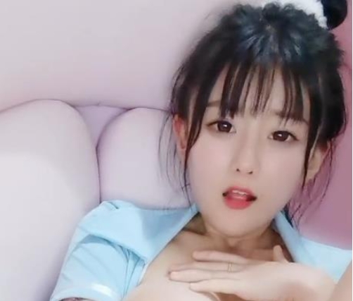 清纯直播软妹子软软小湿妹最新合集1V1G，甜美互动