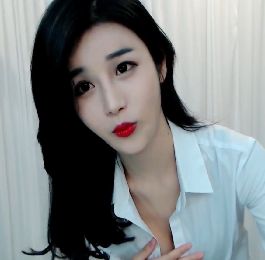 斗鱼小米热舞闪现合集3.3G，补充精彩瞬间