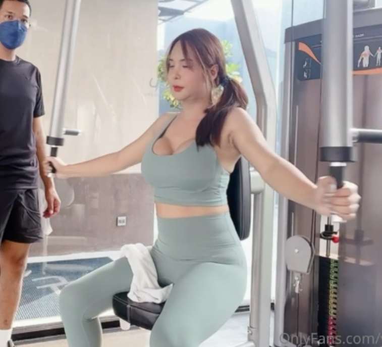 1.1GBYOSHITS丰满推特视频4部太丰满