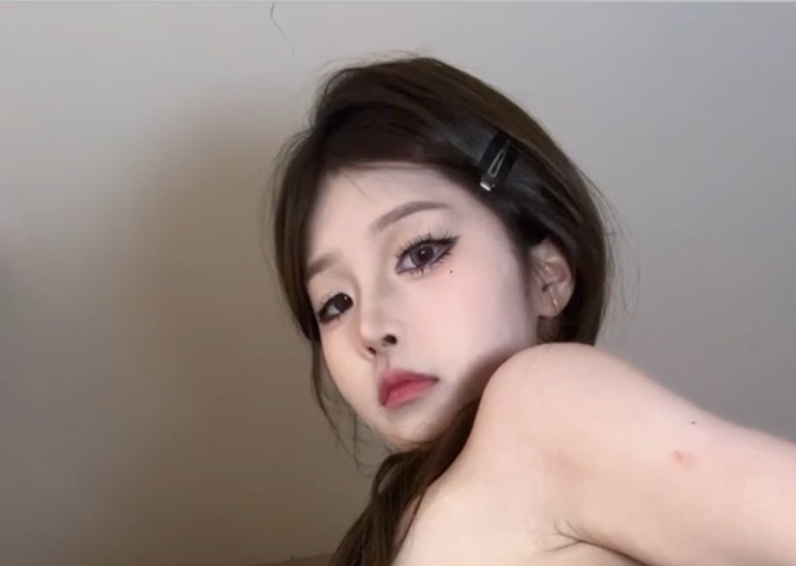 反差婊小屁大王小耳朵视频合集多部2.3G