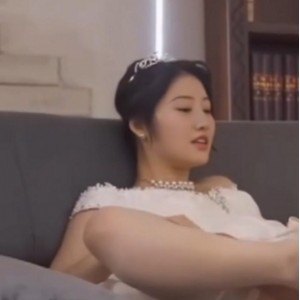 蜜桃成熟景甜换脸合集88部1.9G婚礼前夜激战