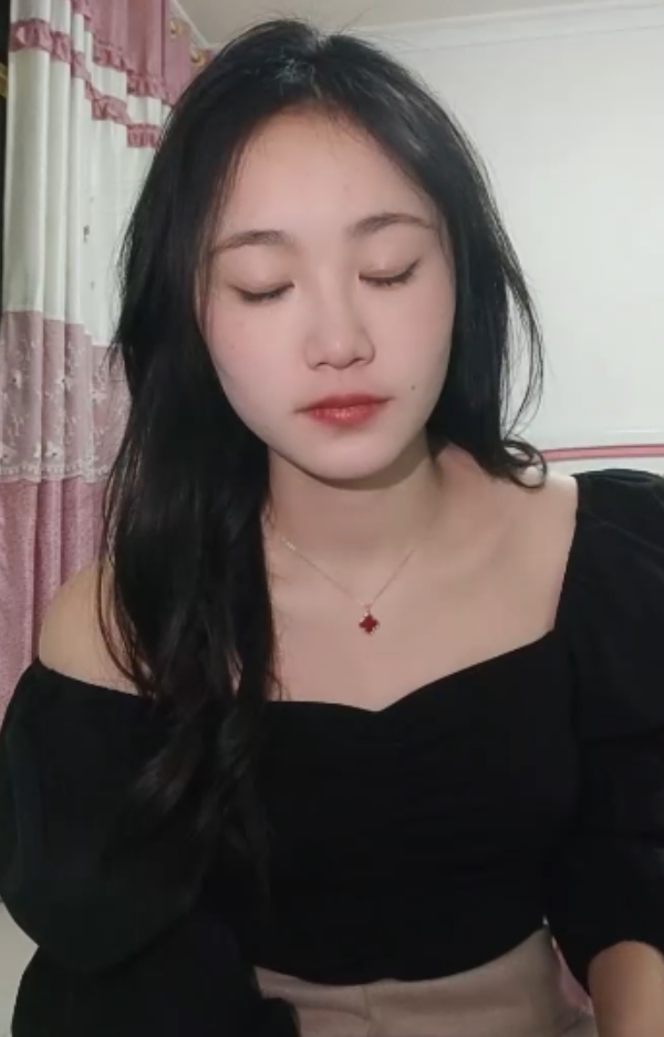 半糖顶点热舞合集24G29V黑丝诱惑