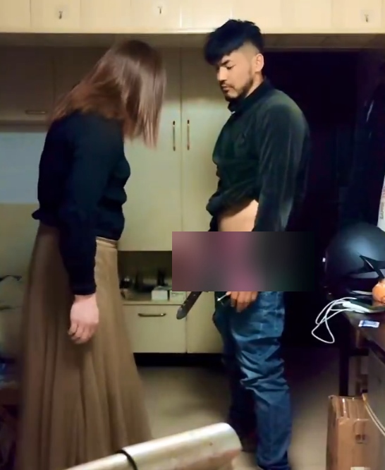 虎牙阿红伪娘吃瓜2V733M太会了