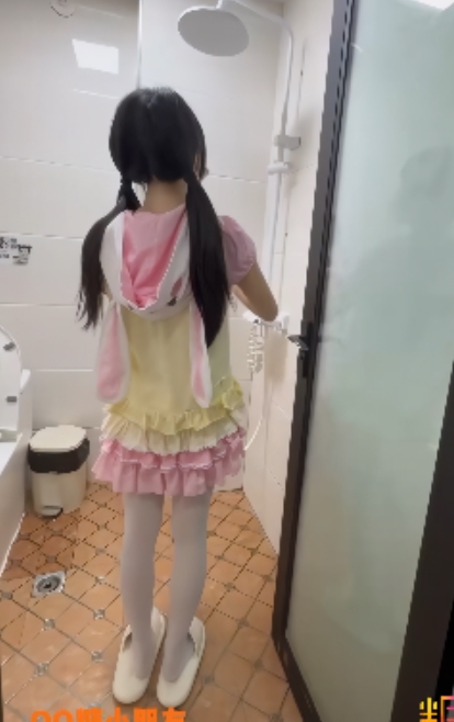 QQ糖娇小自拍合集10部13.7G优质珍藏