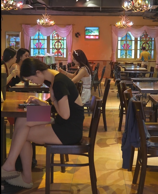 抖娘猫爪拍摄抄底1部292.8MB绝