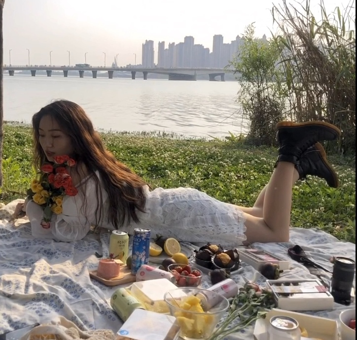 劲爆雅璇推特迷玩视频合集5部1.3G