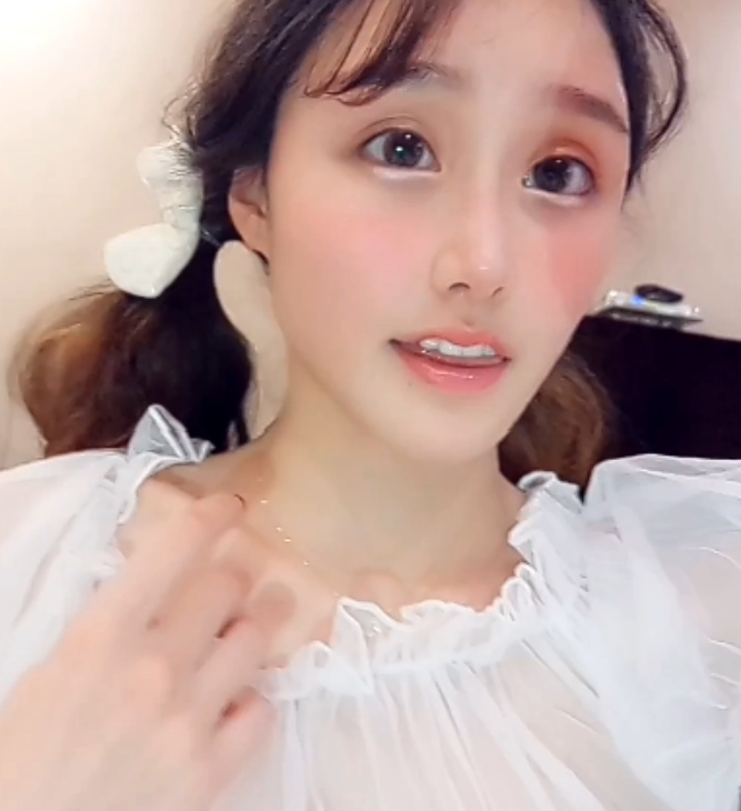 歆哥哥福利姬劲爆合集微博50部1.1G太撩人了