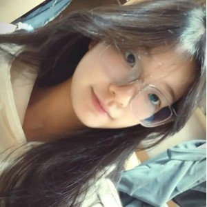 云盘莹莹眼镜反差自拍11V235MB太顶了