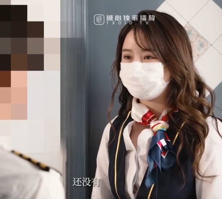 骚气侧漏OnlyFans匿名空姐服装给力佳作1部622MB