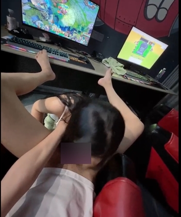 P站神秘女主强制游戏1V641MB超带感