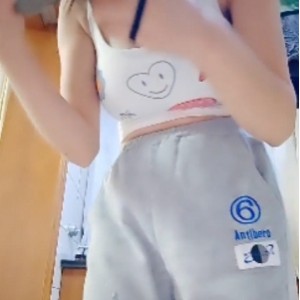 500.5G姜十七私密视频乱来一家643部好上头