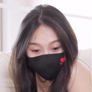 魅惑长靴黑丝CC脚模摄影1部1.3G诱人享受