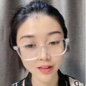 私房魅惑眼镜御姐有尺度脱衣特写1V近3G绝了