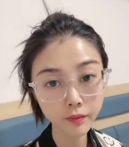 私房魅惑眼镜御姐有尺度脱衣特写1V近3G绝了
